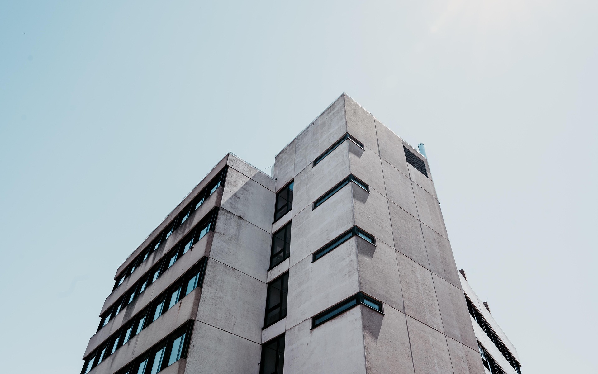 Czy płyty stropowe sprężone to przestarzała technologia?