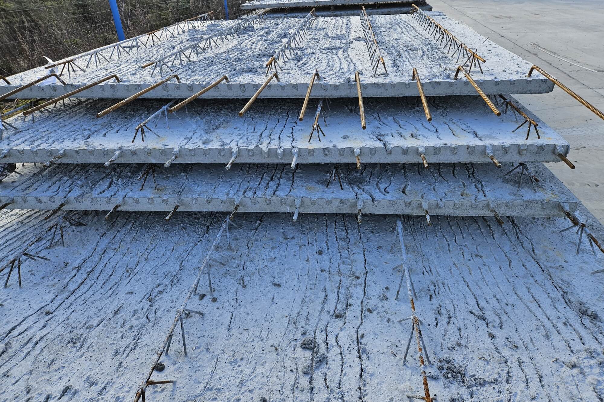 Zbrojenie kratownicowe w płytach szalunku traconego typu Filigran